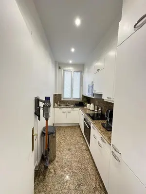 Cuisine ou kitchenette dans l'établissement Luxury, Elegant, Eiffel Tower view