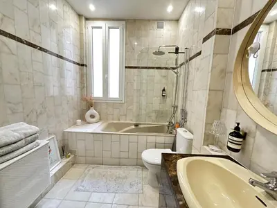Salle de bains dans l'établissement Luxury, Elegant, Eiffel Tower view