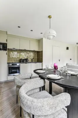 Cuisine ou kitchenette dans l'établissement Rare pearl-Apt d'architecte-Auteuil