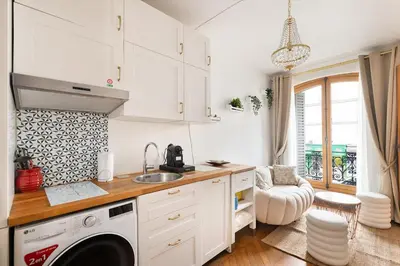 Cuisine ou kitchenette dans l'établissement Haussmannian elegance close to Montmartre