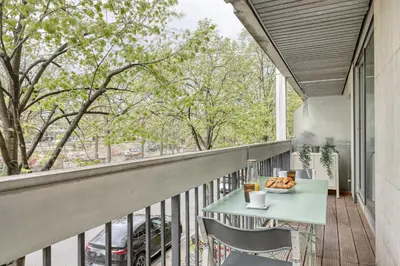 Balcon ou terrasse dans l'établissement Luminous & Modern Flat with Balcony Paris-Bastille