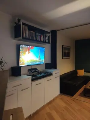 Télévision ou salle de divertissement dans l'établissement Le nid douillet - Cosy and very close to Paris
