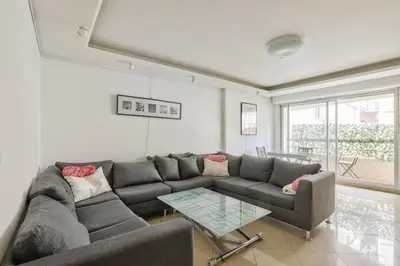 Coin salon dans l'établissement Cosy appart avec balcon Pont de Flandres - Crimée