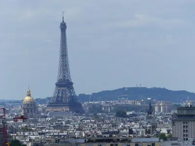 Vue générale sur Paris ou vue de la ville depuis l'appartement
