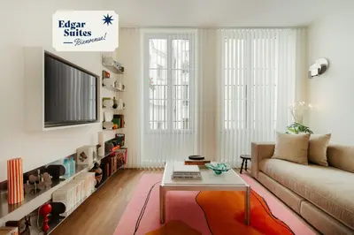 Télévision ou salle de divertissement dans l'établissement Edgar Suites Marais - Temple