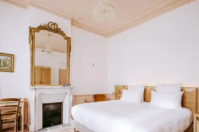 Un ou plusieurs lits dans un hébergement de l'établissement Le Charmant Hôtel