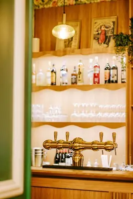 Cuisine ou kitchenette dans l'établissement Le Charmant Hôtel