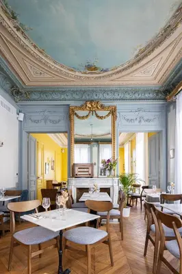 Coin salon dans l'établissement Le Charmant Hôtel