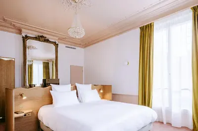 Un ou plusieurs lits dans un hébergement de l'établissement Le Charmant Hôtel