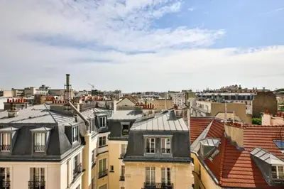 Vue générale sur Paris ou vue de la ville depuis l'appartement
