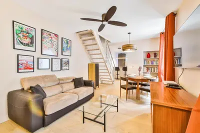 Coin salon dans l'établissement Spacious Duplex Oberkampf - Bail mobilité