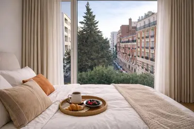 Un ou plusieurs lits dans un hébergement de l'établissement Bright 2BR Apartment, 2 baths, 2 Balconies, Metro 5min, Paris