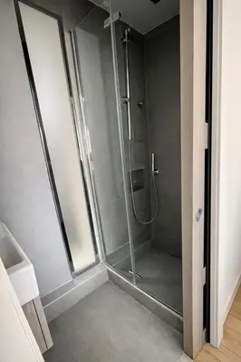 Salle de bains dans l'établissement Bright 2BR Apartment, 2 baths, 2 Balconies, Metro 5min, Paris