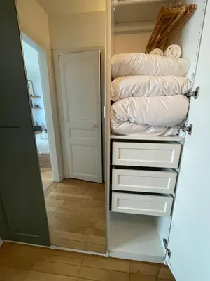Un ou plusieurs lits dans un hébergement de l'établissement Appartement de charme à proximité des puces