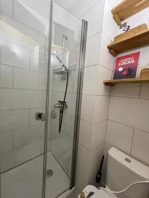 Salle de bains dans l'établissement Appartement de charme à proximité des puces