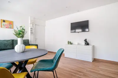 Télévision ou salle de divertissement dans l'établissement Perfect flat for 4 people #7