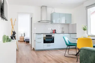 Cuisine ou kitchenette dans l'établissement Perfect flat for 4 people #7