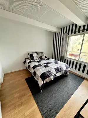 Un ou plusieurs lits dans un hébergement de l'établissement Expérience cinéma immersif dans appartement près de Montmartre