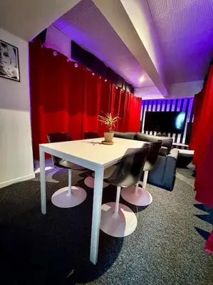 Plan de l'établissement Expérience cinéma immersif dans appartement près de Montmartre