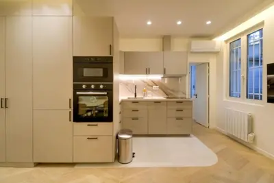 Cuisine ou kitchenette dans l'établissement Jardin - Jacuzzi - chambres en suite
