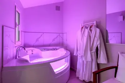 Un ou plusieurs lits dans un hébergement de l'établissement Jardin - Jacuzzi - chambres en suite