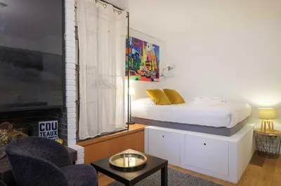 Un ou plusieurs lits dans un hébergement de l'établissement Charming studio apartment for 2 - Bastille