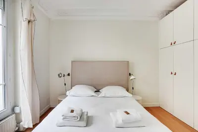 Un ou plusieurs lits dans un hébergement de l'établissement Authentic apartment - 3BR-8P - Clignancourt