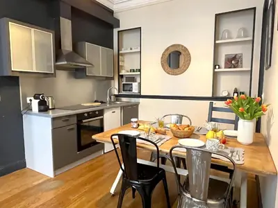 Cuisine ou kitchenette dans l'établissement L'appartement Breteuil