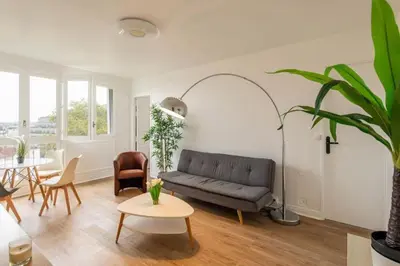 Coin salon dans l'établissement Appartement spacieux aux portes de Paris