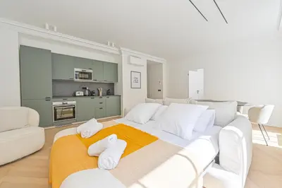 Cuisine ou kitchenette dans l'établissement Luxurious & Famous Parisian Flat