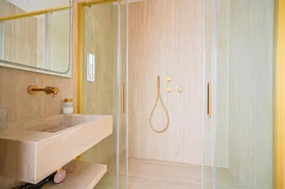 Salle de bains dans l'établissement Luxurious & Famous Parisian Flat
