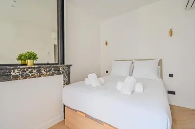 Un ou plusieurs lits dans un hébergement de l'établissement Sumptuous & Serene Parisian Flat
