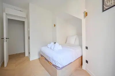 Un ou plusieurs lits dans un hébergement de l'établissement Sumptuous & Serene Parisian Flat