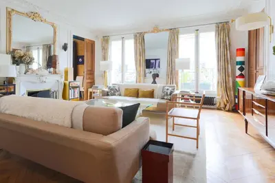 Coin salon dans l'établissement Chic Flat 2 rooms Georges V