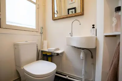 Salle de bains dans l'établissement Chic Flat 2 rooms Georges V