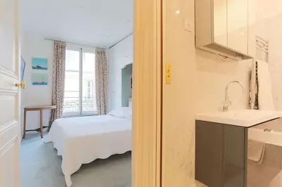 Un ou plusieurs lits dans un hébergement de l'établissement Chic Flat 2 rooms Georges V