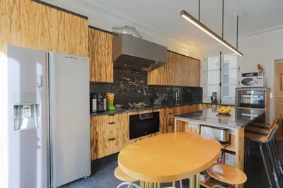 Cuisine ou kitchenette dans l'établissement Chic Flat 2 rooms Georges V