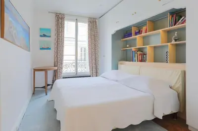 Un ou plusieurs lits dans un hébergement de l'établissement Chic Flat 2 rooms Georges V