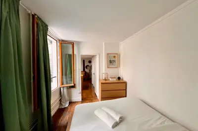 Un ou plusieurs lits dans un hébergement de l'établissement Appartement lumineux près des Galeries Lafayette