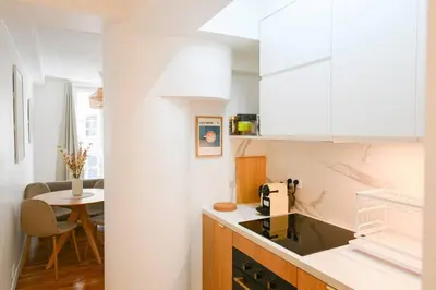 Cuisine ou kitchenette dans l'établissement We Parisian The Marais Cozy Home