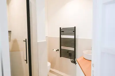 Salle de bains dans l'établissement We Parisian The Marais Cozy Home
