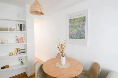 Bibliothèque dans l'appartement