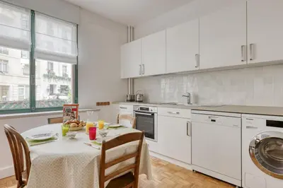 Cuisine ou kitchenette dans l'établissement Cute Apartment in the Heart of the Latin District