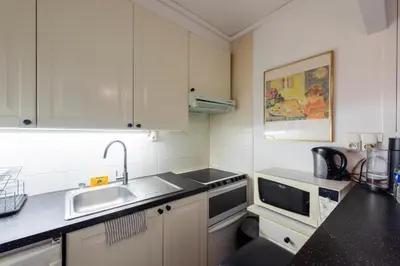 Cuisine ou kitchenette dans l'établissement Studio à montmartre avec terrasse