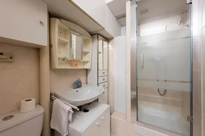 Salle de bains dans l'établissement Studio à montmartre avec terrasse