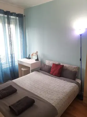 Un ou plusieurs lits dans un hébergement de l'établissement Studio Asnieres sur Seine équipé et fonctionnelle