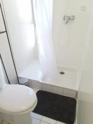 Salle de bains dans l'établissement Studio Asnieres sur Seine équipé et fonctionnelle