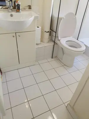 Salle de bains dans l'établissement Studio Asnieres sur Seine équipé et fonctionnelle