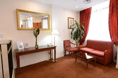 Coin salon dans l'établissement Hotel Imperial Paris