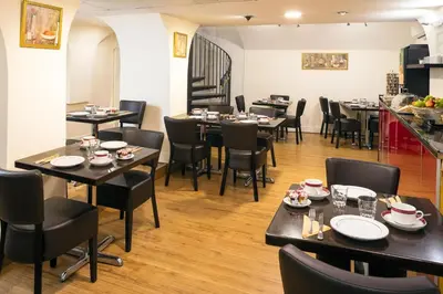 Restaurant ou autre lieu de restauration dans l'établissement Hotel Imperial Paris